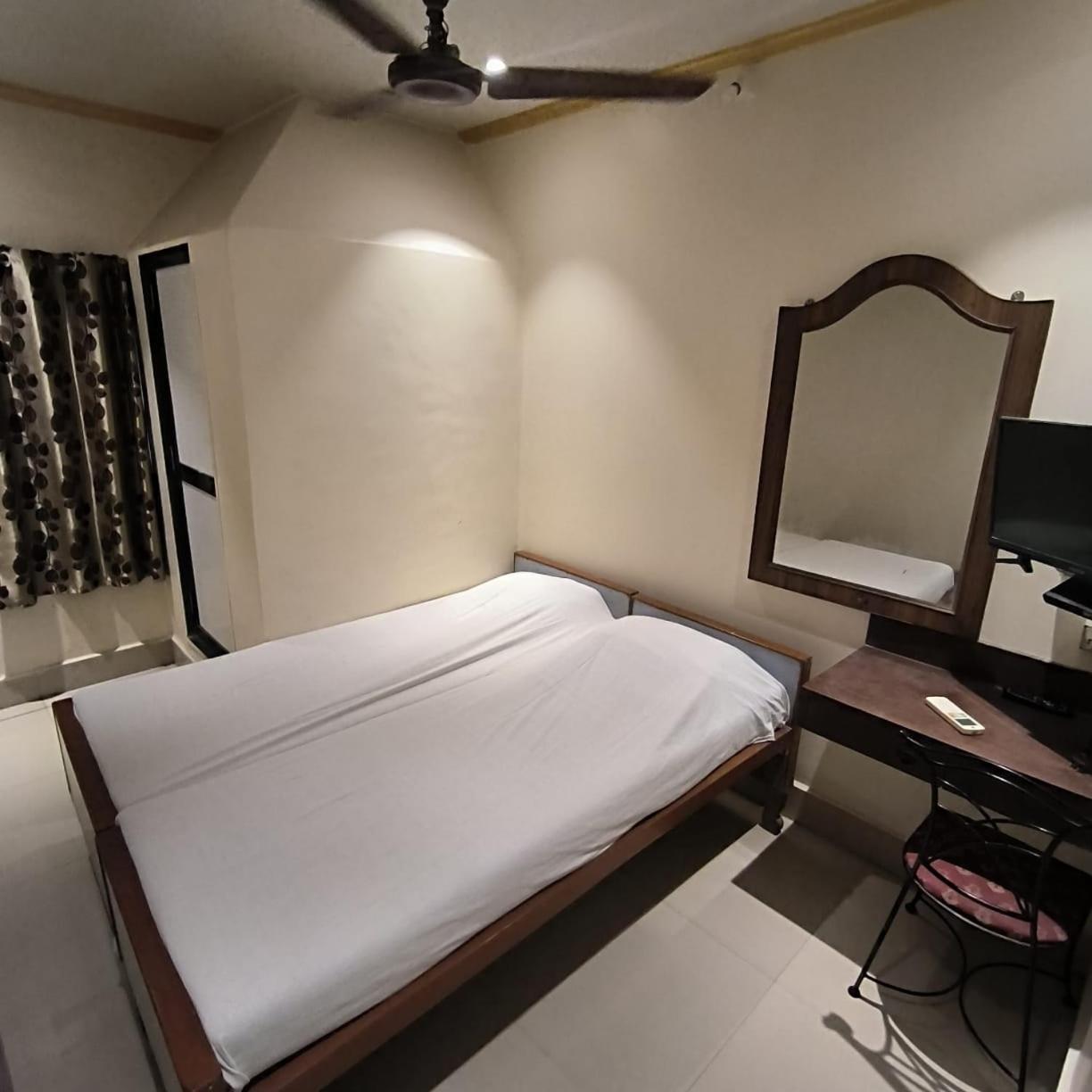 Hotel Rupali Mumbai Exterior foto
